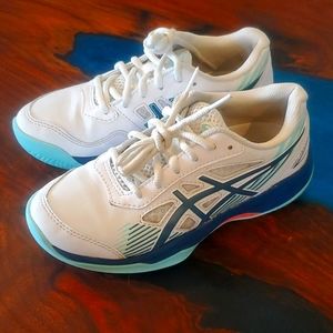 Asics Gel-game 8 size 2 Kids tennis shoes